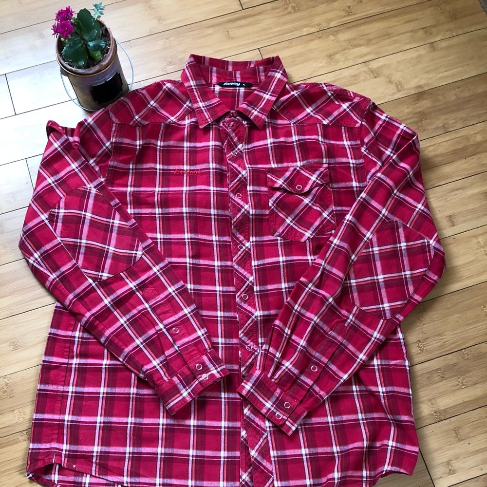 XL Bergans of Norway red flannel w/ snap buttons